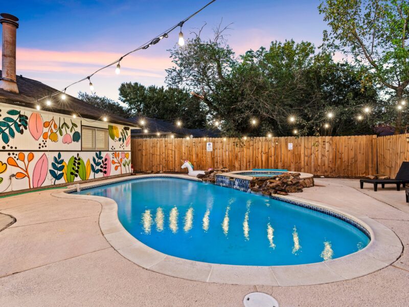 Cute & Cozy 3BR, 2 bath w/ POOL