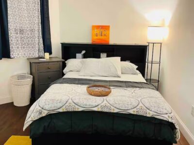 Cozy and Quaint 1 Bedroom w/Backyard