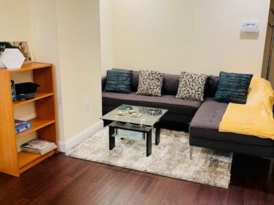 Cozy and Quaint 1 Bedroom w/Backyard